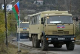 Des camions militaires azerbaïdjanais entrent dans la localité de Latchin le 1er décembre 2020