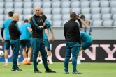 Zinédine Zidane et son staff supervisent l'entraînement du Real Madrid à l'Allianz Arena, le 24 avril 2018 pour le match contre le Bayern Munich
