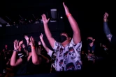 Des spectateurs au concert du groupe de métal thaïlandais Defying Devcay, le 12 février 2022 à Bangkok