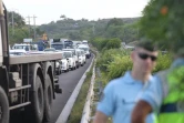 Mardi 14 Février 2012

 Embouteillages dans l'ouest suite au blocage de la circulation sur le rond  point de Savannah