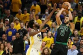 Jayson Tatum des Boston Celtics shoote au cours du match 5 de la finale NBA contre les Golden State Warriors le 13 juin 2022 au Chase Center à San Francisco