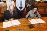 Vendredi 30 mars 2012 - Signature de convention entre le conseil général et Bac Réunion (photo Alexandre Rivière - service communication du conseil général)