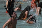 Des sadhous, célèbres ermites hindous, se baignent dans les eaux du Gange à Haridwar (Inde) le 11 mars 2021