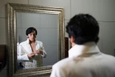 Matthew Boyce se prépare à entrer en scène pour le concours "Elvis Tribute Artists", le 12 août 2017 à Memphis (Tennessee)