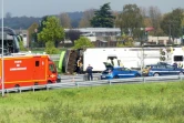 Des services de secours sont arrivés sur le lieu de l'accident d'autocar près de Berny-en-Santerre (nord), le 4 novembre 2019