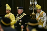 Le nouveau roi de Malaisie, Ibrahim Sultan Iskandar (c), arrive au palais national de Kuala Lumpur pour sa prestation de serment, le 31 janvier 2024