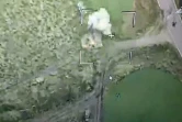 Une image diffusée par le ministère russe de la Défense le 6 août 2024, montre une attaque de drone russe sur des véhicules blindés identifiés comme ukrainiens près de la localité de Sudzha, dans la région de Koursk en Russie