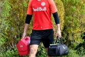 Le joueur du FC Salzbourg, André Ramalho, arrive à l'entraînement masqué, à Salzbourg, le 21 avril 2020