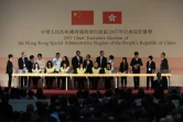 Carrie Lam, vérifie le dépouillement des votes pour l'élection du chef du gouvernement, le 26 mars à Hong Kong