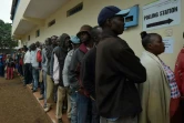 Des Kényans font la queue pour aller voter à Gatundu, le 8 août 2017
