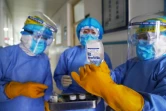Des membres du personnel médical dans une zone d'isolement de l'hôpital de Zouping, le 28 janvier 2020 en Chine