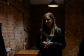 Oleksandra Novosel, journaliste ukrainienne pour Suspilné, dans un sous-sol à Kharkiv, dans le nord-est de l'Ukraine, le 15 mai 2025 