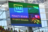 Recours à l'assistance vidéo à l'arbitrage (VAR) signalé sur un écran géant lors de Suède-Corée du Sud, le 18 juin 2018 à Nijni Novgorod