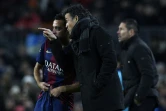 Luis Enrique, entraîneur du FC Barcelone, et son milieu de terrain Xavi Hernandez lors d'un match de Coupe du Roi contre l'Atlético Madrid le 8 janvier 2015 à Barcelone