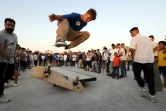 Des skateurs dans le premier skatepark de Libye, inauguré à Tripoli, le 29 mai 2022