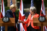 La Première ministre  britannique Theresa May (D) et le président américain Donald Trump (G) le 13 juillet 2018 à Chequers au Royaume-uni, lors d'une visite officielle 