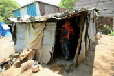 Mirabai Khindkar, dont le mari Amol, agriculteur, s'est suicidé en raison de l'accumulation de prêts financiers, dans sa baraque du village d'Ambilwadgaon, dans l'Etat du Maharashtra, le 3 mai 2025 en Inde