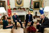 Le président Donald Trump et le vice-président Mike Pence, avec les responsables démocrates du Congrès Nancy Pelosi et Chuck Schumer, à la Maison Blanche le 11 décembre 2018
