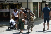 A Biarritz le 30 juillet 2020 les passants portent le masque