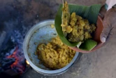 Varghese Tharakkan prépare un plat à base de jaque dans son verger de jaquiers, le 12 janvier 2020 à Thrissur, dans l'Etat du Kerala, en Inde