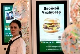 Dans un ancien restaurant McDonald's rebaptisé "Vkousno i totchka" (Délicieux. Point), à Moscou le 12 juin 2022