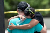Devant la boîte de nuit le Pulse à Orlando, en Floride, au lendemain de la fusillade, le 12 juin 2016