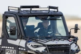 Des policiers en buggy patrouillent sur la plage de Gravelines, le 29 août 2023 dans le Nord