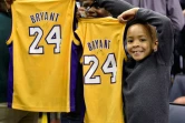 De jeunes fans des Lakers avec des maillots de Kobe Bryant, le 24 févrie r2016 lors d'un match à Memphis