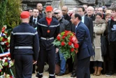 François Hollande dépose une gerbe de fleurs sur la tombe de François Mitterrand le 8 janvier 20123 à Jarnac