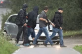 Les policiers à Uhwiesen dans le nord de la Suisse sont à la poursuite d'un homme armé d'une tronçonneuse qui a blessé au moins cinq personnes dans une attaque à Schaffhouse, le 24 juillet 2017