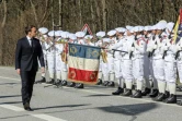 Emmanuel Macron fait la revue des troupes sur le plateau des Glières, haut lieu symbolique de la résistance, le 31 mars 2019