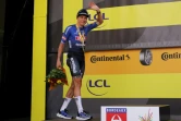 Le coureur d'Alpecin-Deceuninck Jasper Philipsen sur le podium de la 7e étape du Tour de France à Bordeaux, le 7 juillet 2023 