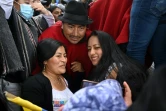 Le dirigeant indigène Leonidas Iza (C) avec des manifestants dans le parc Arbolito de Quito, le 26 juin 2022