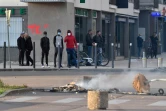 Des habitants dans une rue de Dijon après des incidents, le 15 juin 2020
