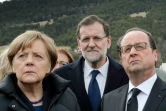 La chancelière allemande Angela Merkel, le Premier ministre Mariano Rajoy, et le président français François Hollande paient leur respect aux victimes au lendemain du crash de l'A320 de la compagnie allemande Germanwings, le 25 mars 2015 à Seyne-les-Alpes en France