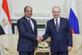 Le président russe Vladimir Poutine (d) rencontre le président égyptien Abdel Fattah El-Sisi à Strelna, près de Saint-Pétersbourg, le 26 juillet 2023