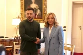 Photo diffusée le 7 septembre 2024 par le bureau de presse du Palazzo Chigi, de la Première ministre italienne Giorgia Meloni et du président ukrainien Volodymyr Zelensky lors d'une rencontre en marge du Forum économique The European House - Ambrosetti à Cernobbio, en Italie