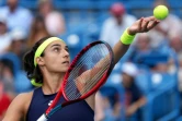 La Française Caroline Garcia au service face à la Tchèque Petra Kvitova, en finale de Cincinnati, le 21 août 2022