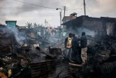 Des échoppes ont été brûlées le 27 octobre 2017 dans le bidonville de Kawangware à Nairobi lors de manifestations de protestation contre le second tour de la présidentielle au Kenya 