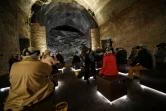 Des visiteurs portant des casques 3D découvrent l'antique demeure de Néron à Rome, le 22 mars 2017