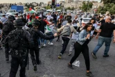 Les forces israéliennes dispersent une manifestation palestinienne condamnant la mort de la journaliste  vedette Shireen Abu Akleh, à Jérusalem, le 11 mai 2022