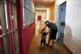Une mère avec son bébé à la prison des Baumettes, le 17 avril 2018 à Marseille