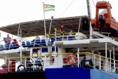 Des Syriens s'installent dans un ferry qui va les conduire du port de Tripoli au Liban à la Turquie, le 6 octobre 2015