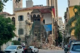 Une photo prise le 5 août 2020 montre un bâtiment détruit dans le quartier d'Achrafieh près du port de Beyrouth