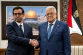 Le président palestinien Mahmoud Abbas (D) et le ministre français des Affaires étrangères Stéphane Séjourné à Ramallah, le 5 février 2024