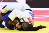 La Française Clarisse Agbegnenou, lors de son combat (catégorie des -63 kg) contre la Sud-coréenne Heeju Han aux Championnats du monde de judo, le 9 juin 2021 à Budapest