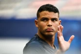 Le défenseur brésilien du PSG Thiago Silva à son entrée sur le terrain pour un entraînement au Stade de France le 23 juillet 2020