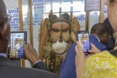 Le masque remis par le roi Philippe de Belgique, au Musée national de Kinshasa, le 8 juin 2022 en RDC 