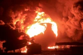 Enorme incendie dans une installation de stockage de pétrole au port de Hodeida au Yémen, provoqué par des frappes israéliennes, le 20 juillet 2024