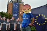 Manifestation du collectif Avaaz devant le siège de l'UE à Bruxelles, le 22 mai 2018, jour où le patron de Facebook a présenté ses excuses pour les lacunes du réseau social